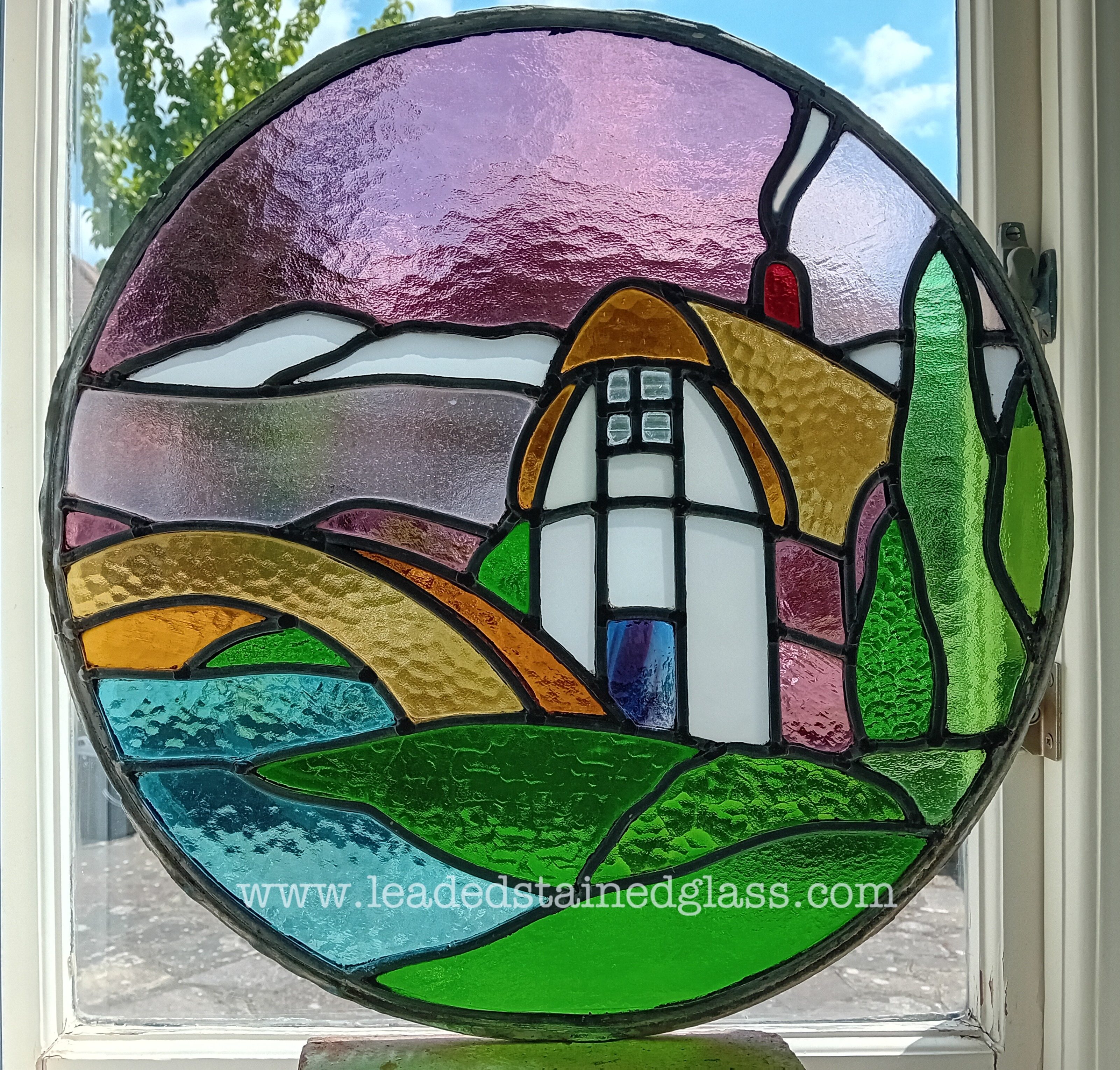 （特別価格）Stained Glass Window A1773. Round leaded stained glass scenic window panel – Richard Cann